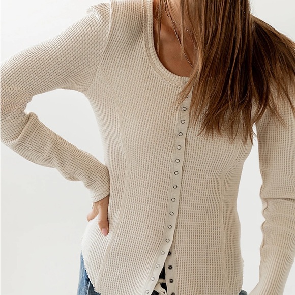 Oatmeal Waffle Knit Button Up Top | Size M | NWT | Panel Detail Long Sleeve - Picture 9 of 10